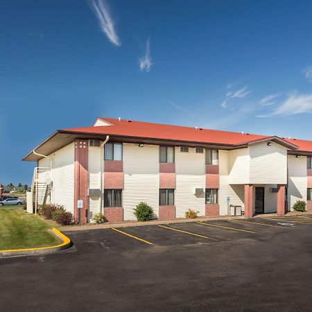 ซูเปอร์ 8 บาย วินด์แฮม โอแคลร์ I-94 Motel ภายนอก รูปภาพ
