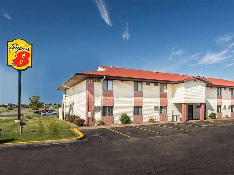 ซูเปอร์ 8 บาย วินด์แฮม โอแคลร์ I-94 Motel ภายนอก รูปภาพ