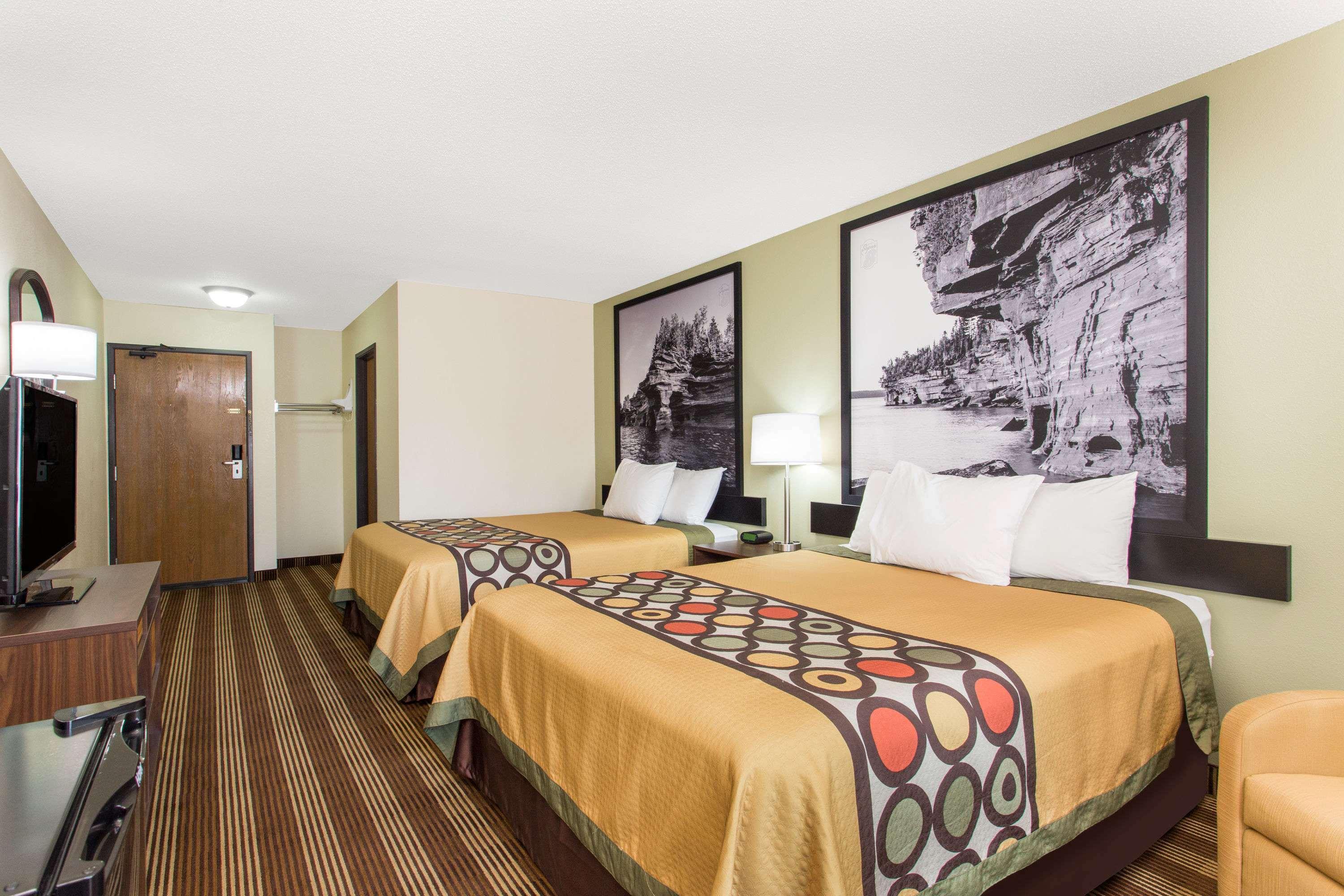 ซูเปอร์ 8 บาย วินด์แฮม โอแคลร์ I-94 Motel ภายนอก รูปภาพ