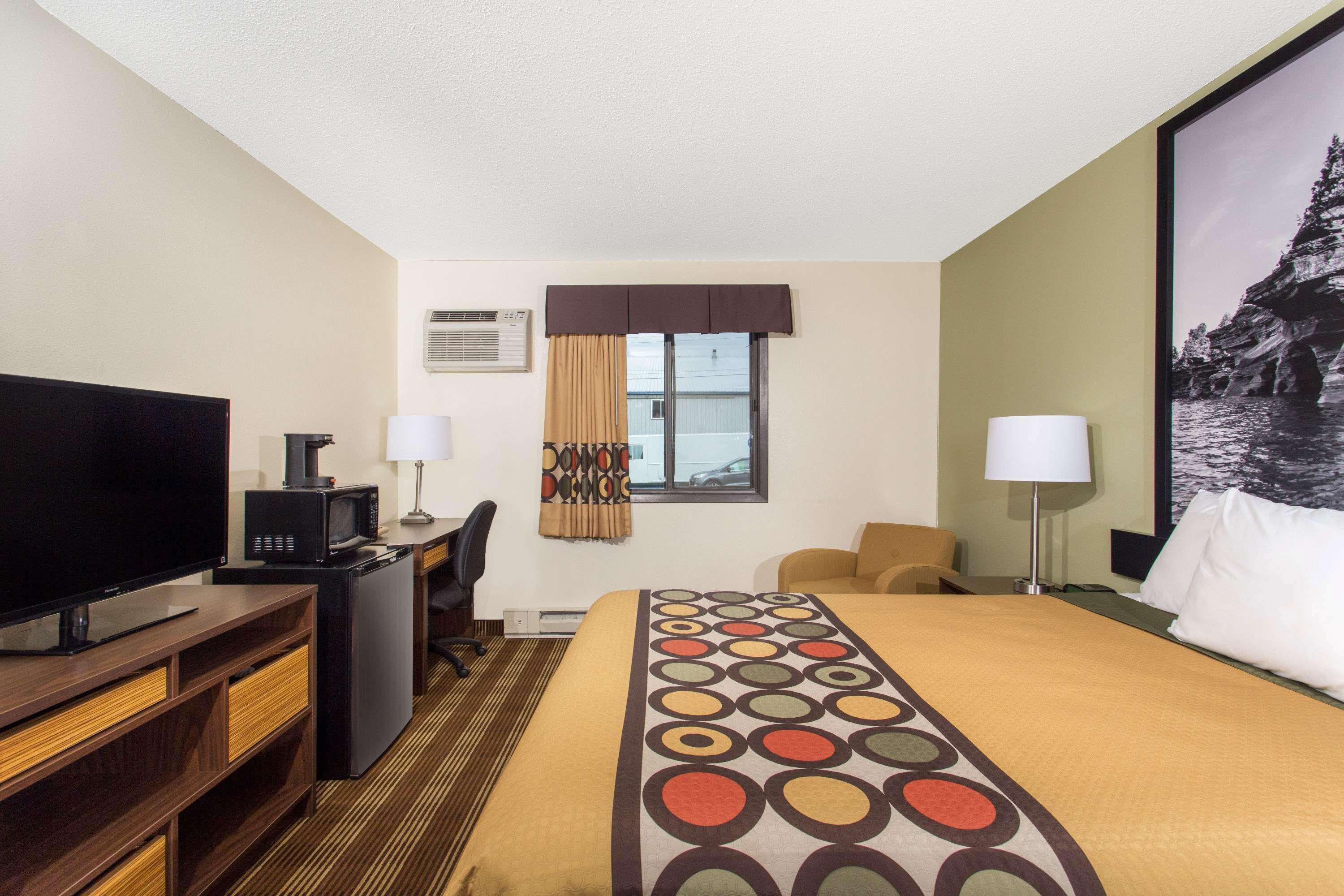 ซูเปอร์ 8 บาย วินด์แฮม โอแคลร์ I-94 Motel ภายนอก รูปภาพ