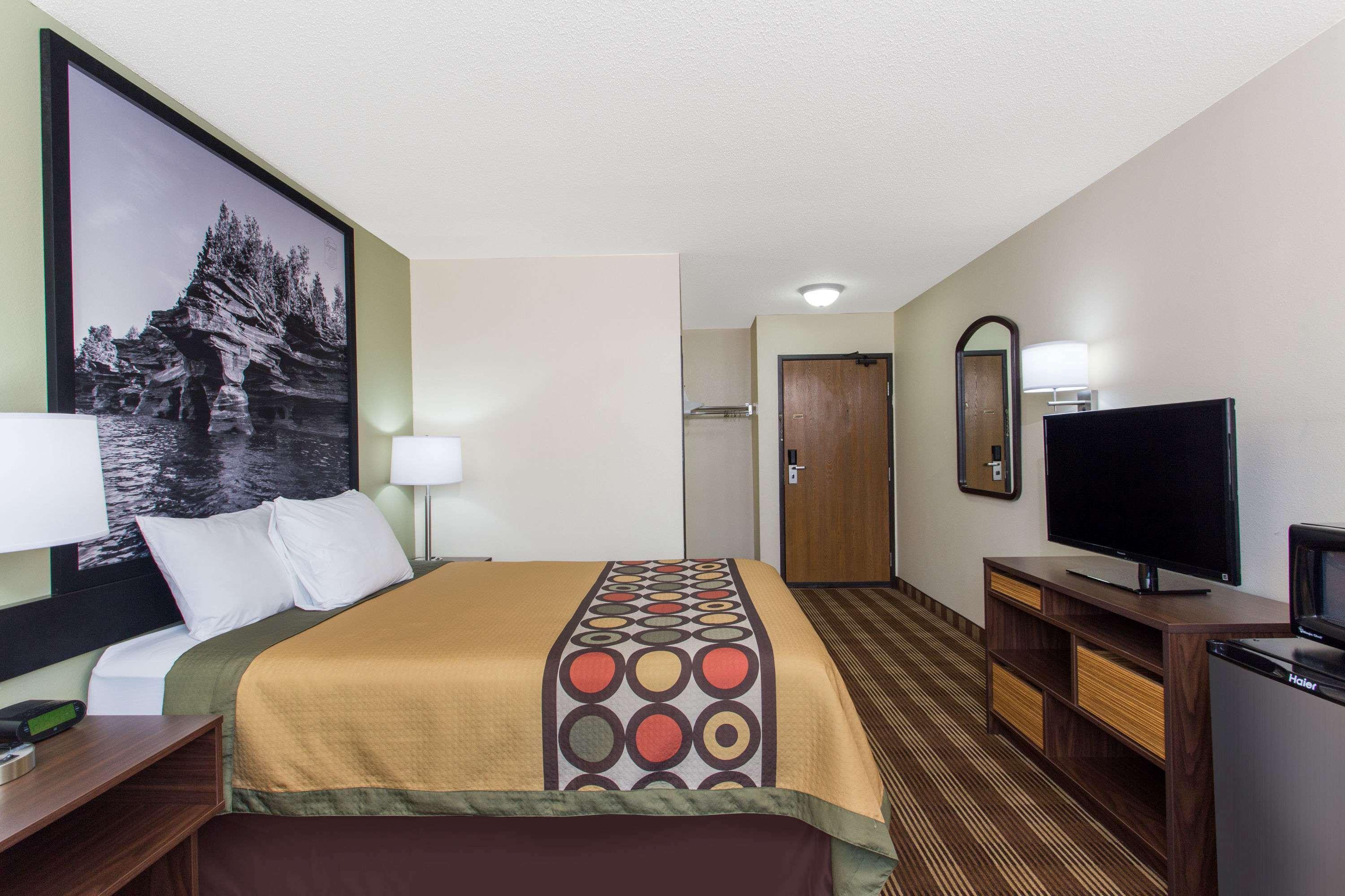 ซูเปอร์ 8 บาย วินด์แฮม โอแคลร์ I-94 Motel ภายนอก รูปภาพ