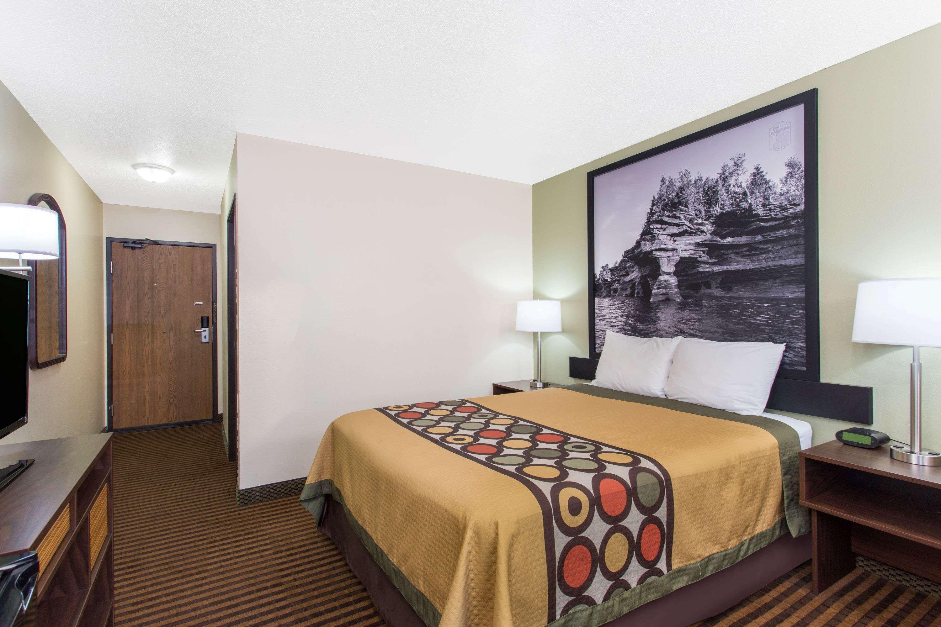 ซูเปอร์ 8 บาย วินด์แฮม โอแคลร์ I-94 Motel ภายนอก รูปภาพ