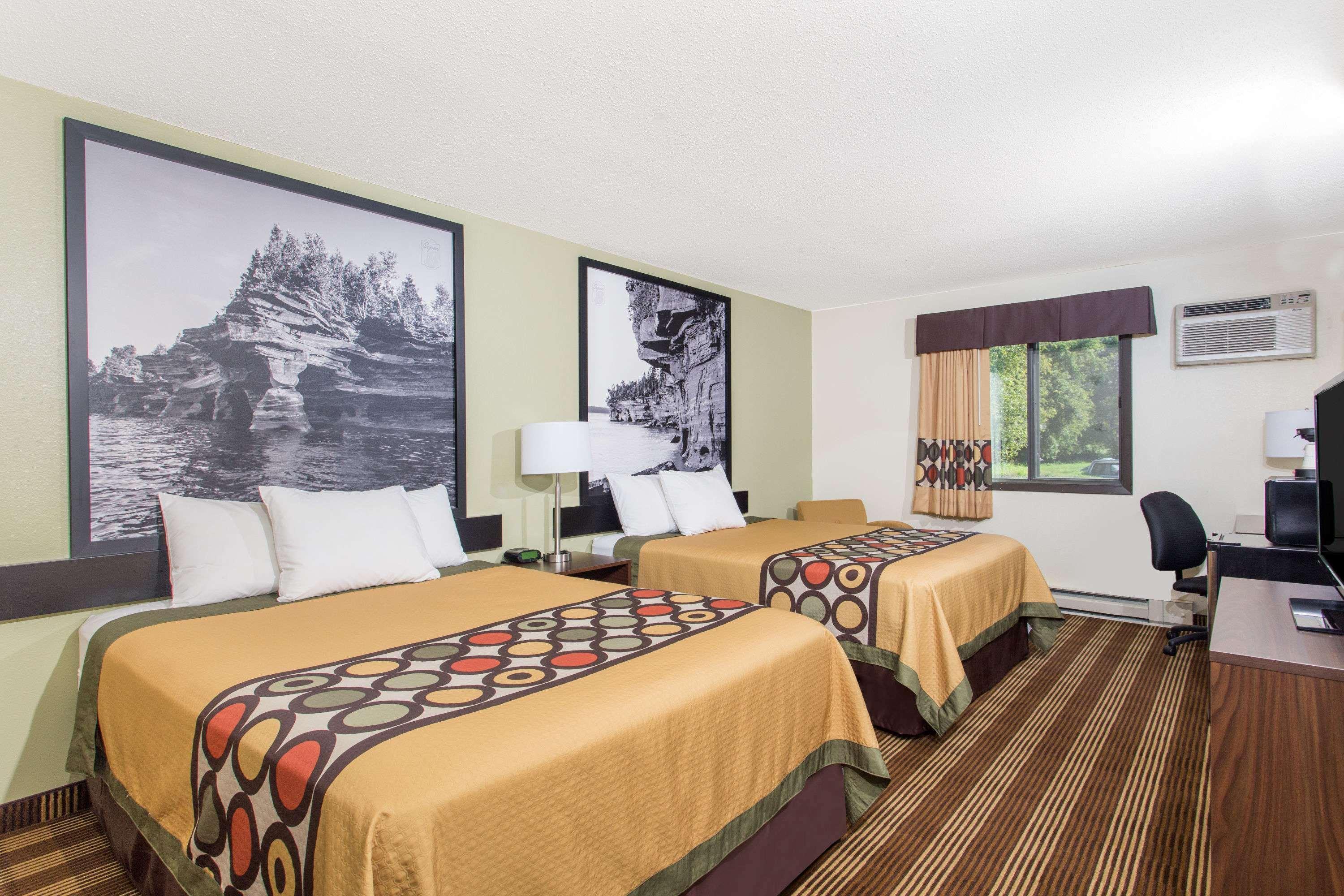 ซูเปอร์ 8 บาย วินด์แฮม โอแคลร์ I-94 Motel ภายนอก รูปภาพ