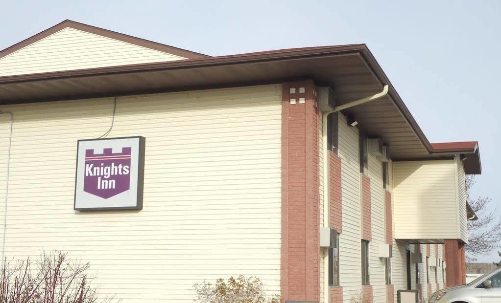 ซูเปอร์ 8 บาย วินด์แฮม โอแคลร์ I-94 Motel ภายนอก รูปภาพ