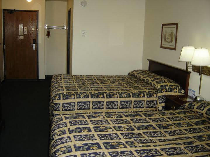 ซูเปอร์ 8 บาย วินด์แฮม โอแคลร์ I-94 Motel ภายนอก รูปภาพ