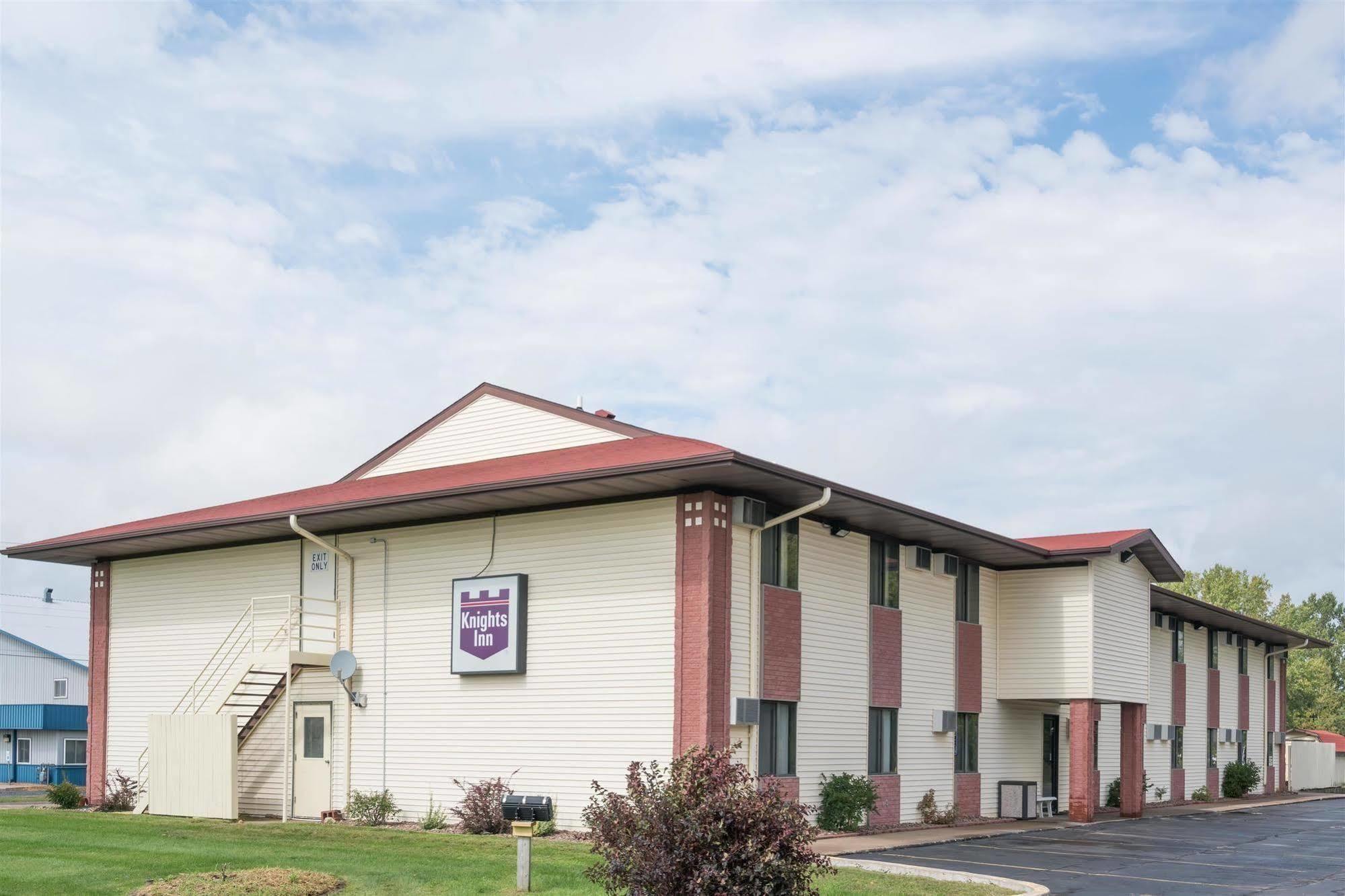 ซูเปอร์ 8 บาย วินด์แฮม โอแคลร์ I-94 Motel ภายนอก รูปภาพ
